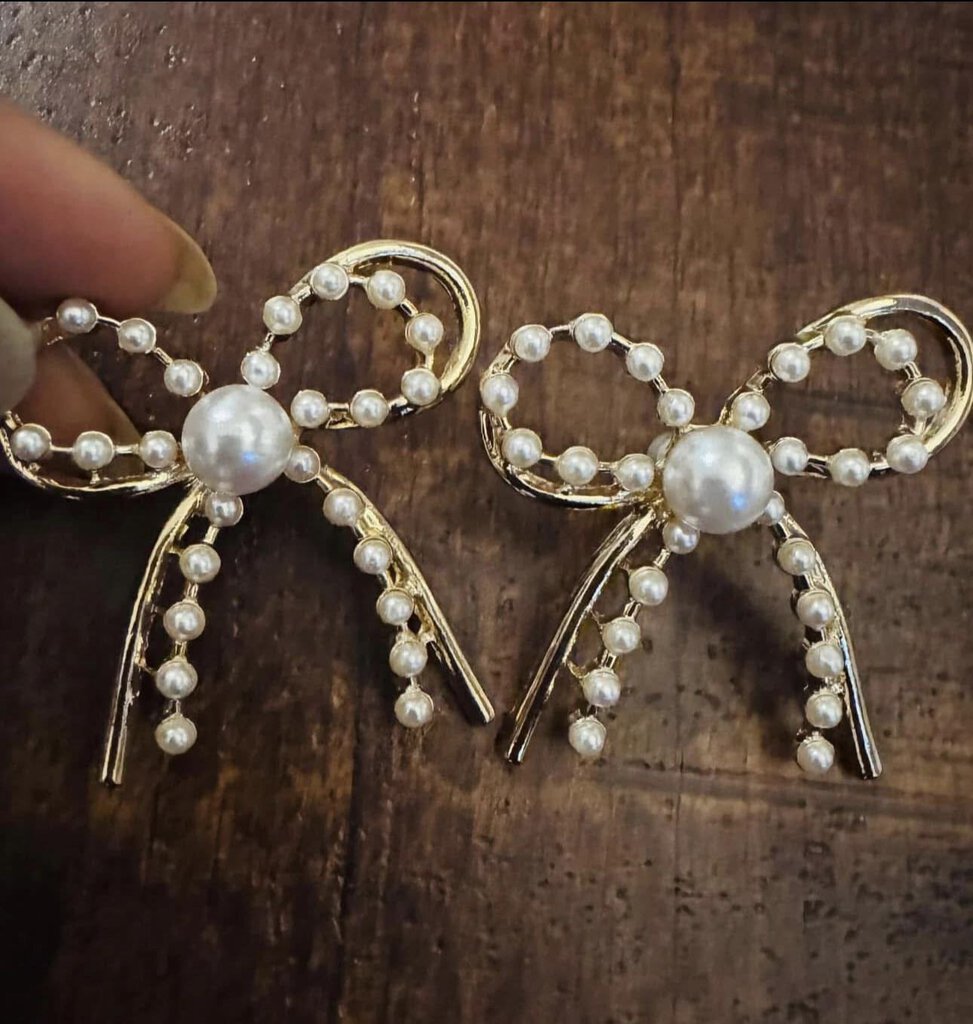 LOVEYOURWHY,NEW PEARL BOW EARRINGS/BRAC SET,GOLD/WHITE