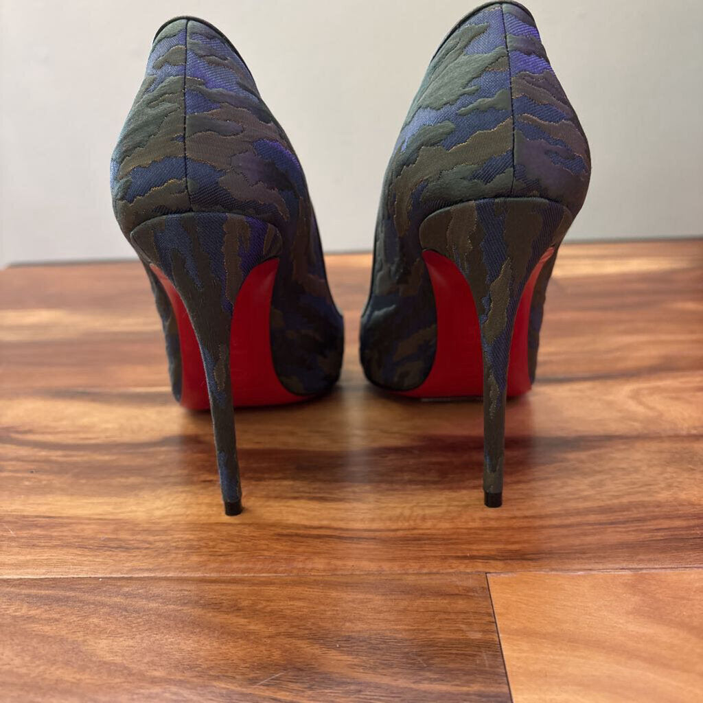CHRISTIAN LOUBOUTIN,RED BOTTOM HEELS,CAMO,38.5