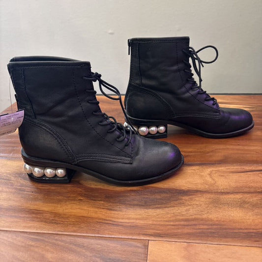 STEVE MADDEN,PEARL BOOTS,CREAM NAVY,8
