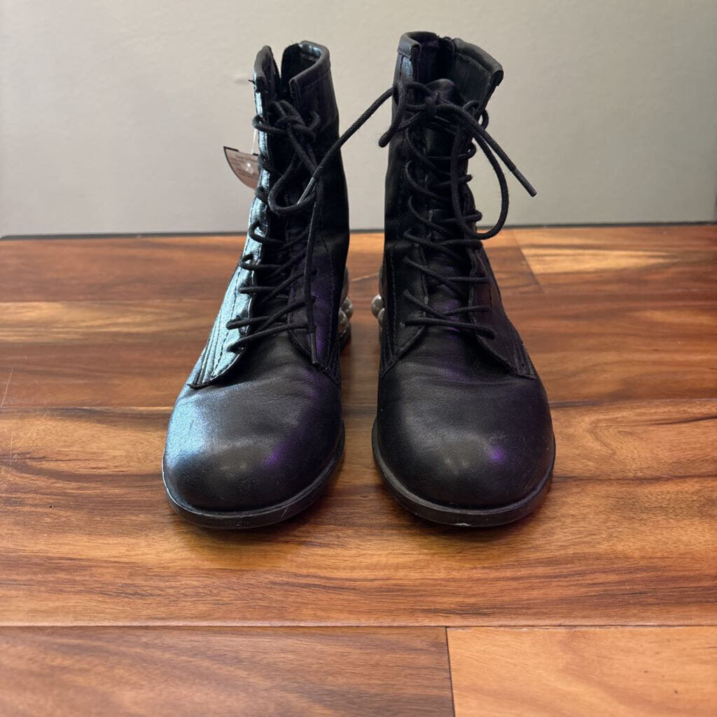 STEVE MADDEN,PEARL BOOTS,CREAM NAVY,8