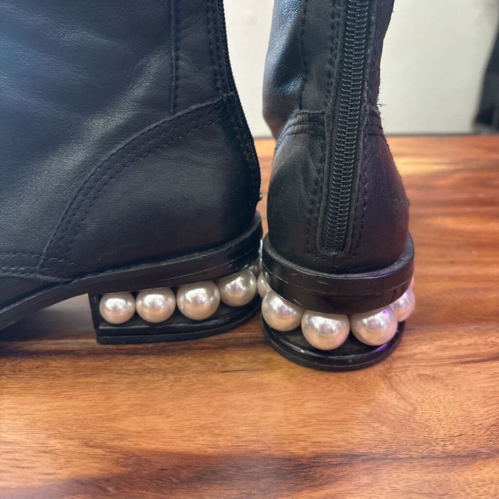 STEVE MADDEN,PEARL BOOTS,CREAM NAVY,8