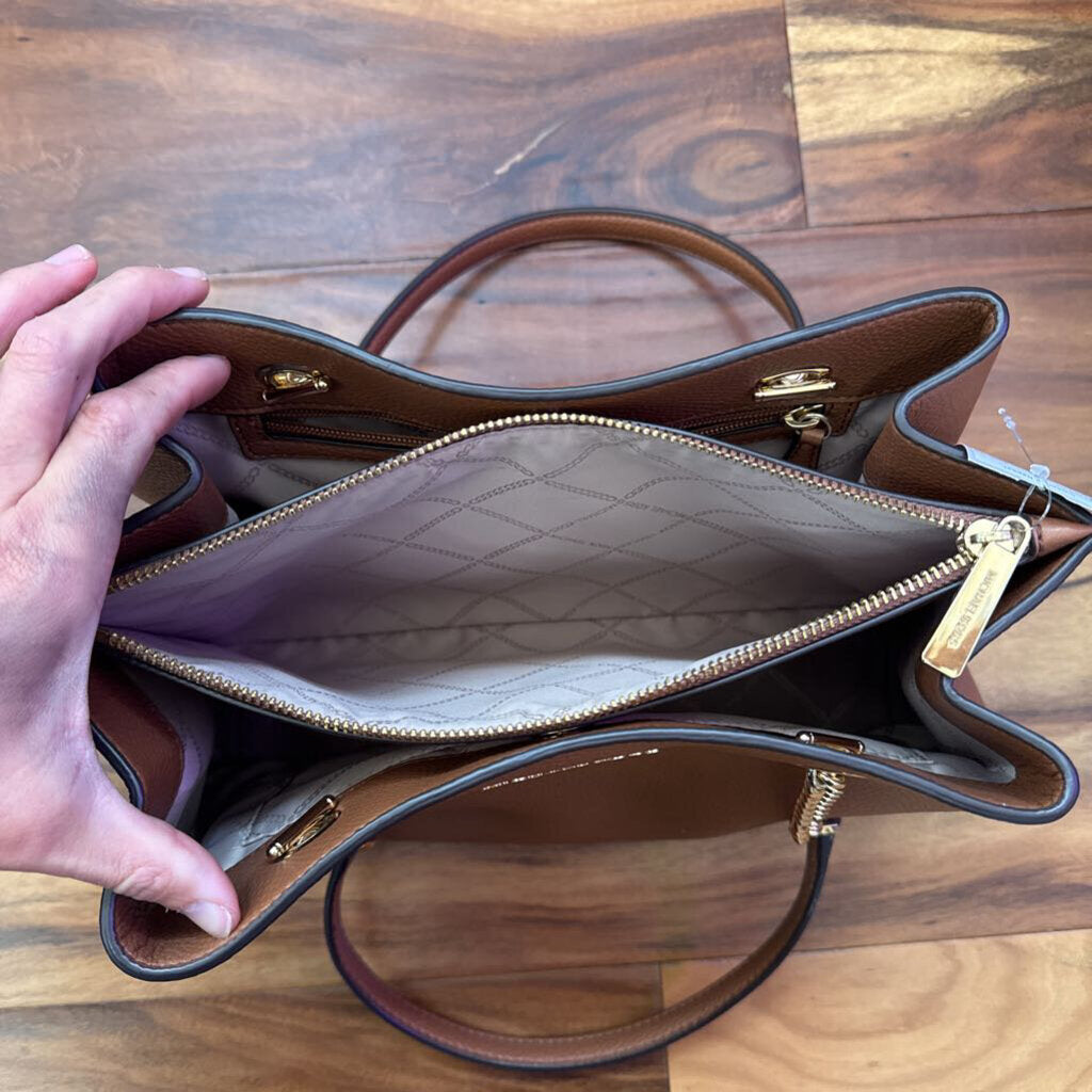 MK,NWT LEATHER SHOULDER BAG,BROWN