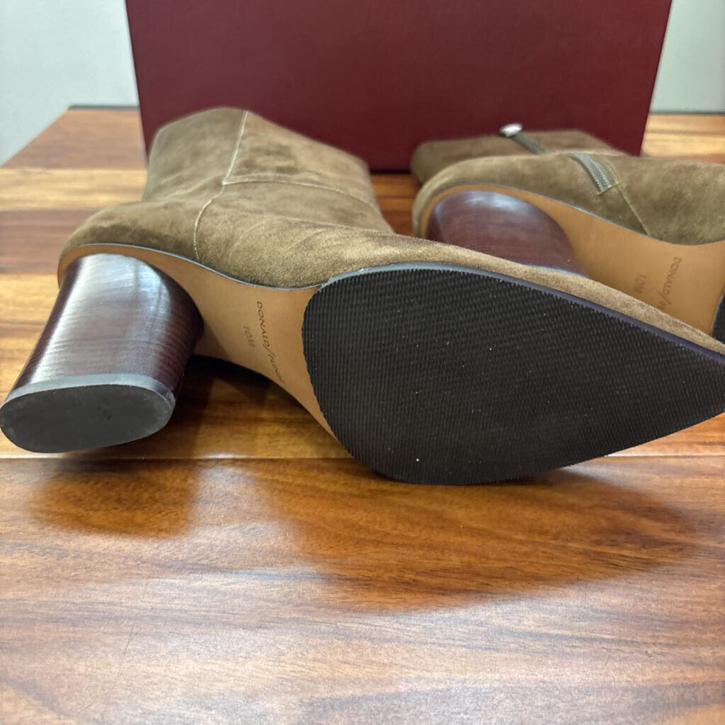 DONALD PLINER,NWT SUEDE BOOT ,BROWN ,10