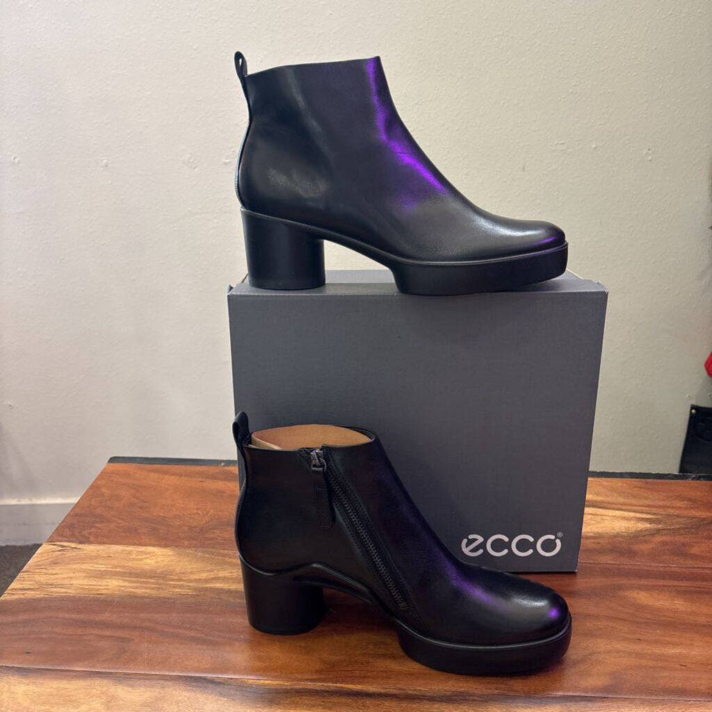 ECCO,NWT LEATHER BOOTIE ,BLK,41