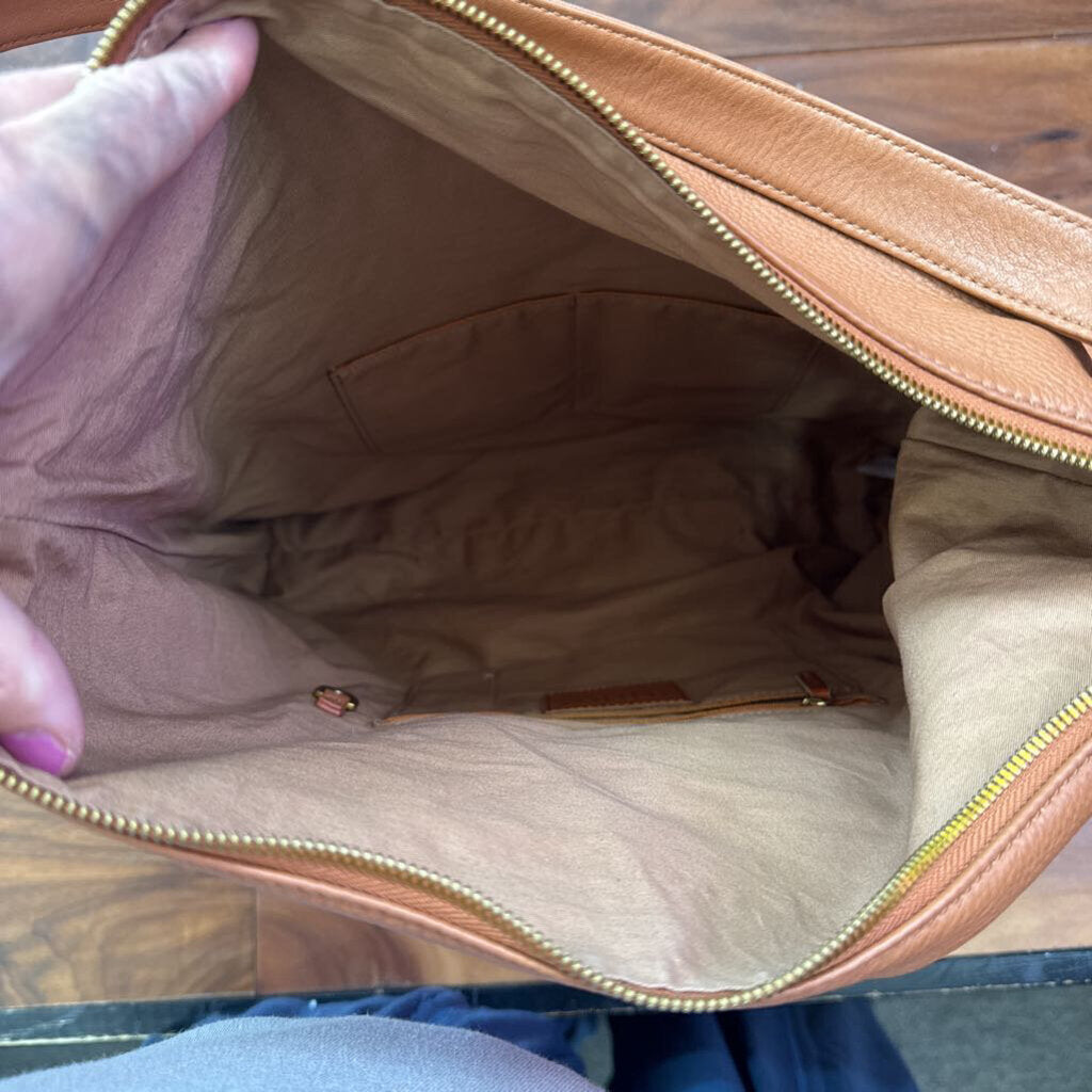HOBO,LEATHER HOBO CROSSBODY ,CAMEL