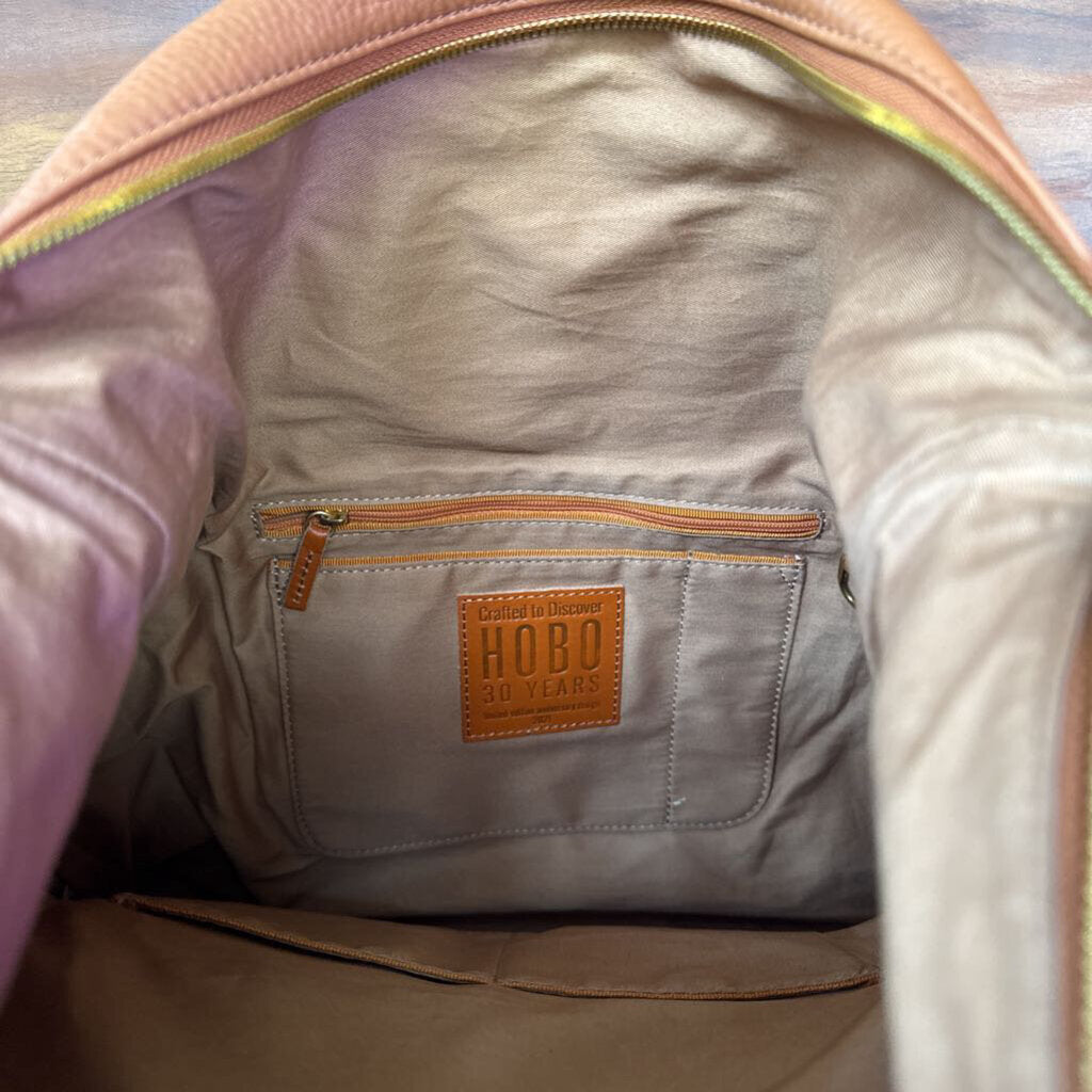 HOBO,LEATHER HOBO CROSSBODY ,CAMEL