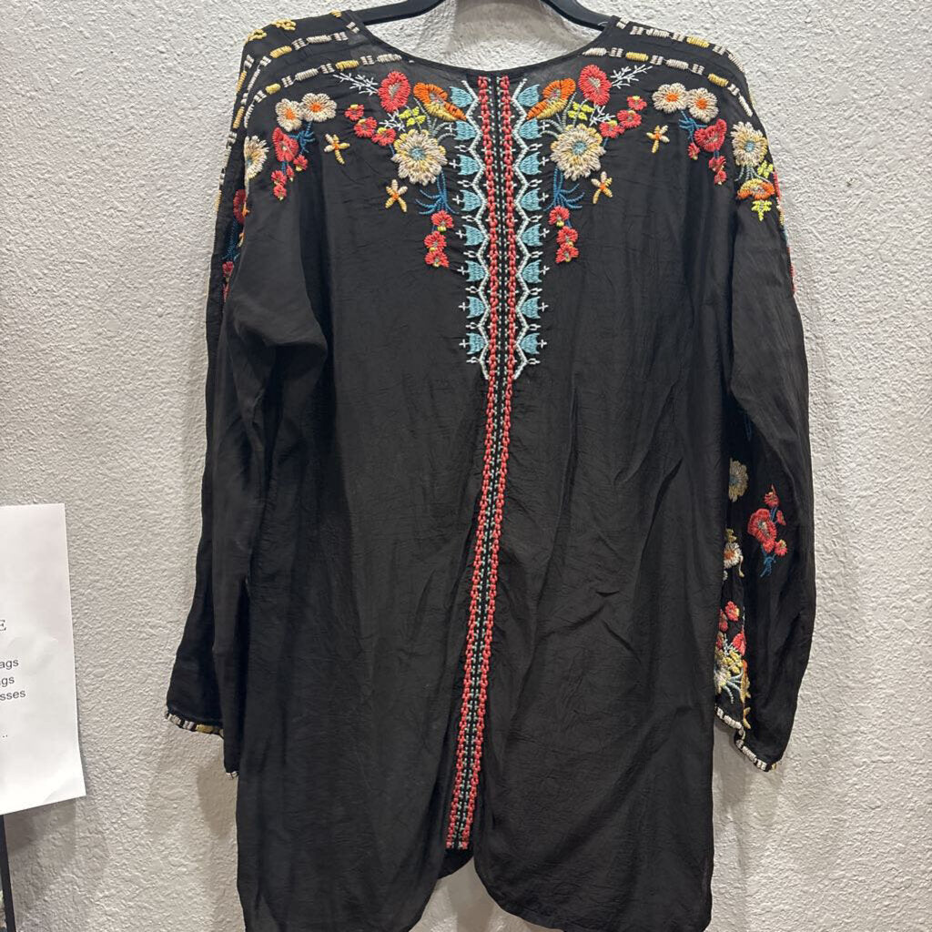 JOHNNY WAS,JWAS SILK LIKE FLORAL TOP ,BLK MULTI,L