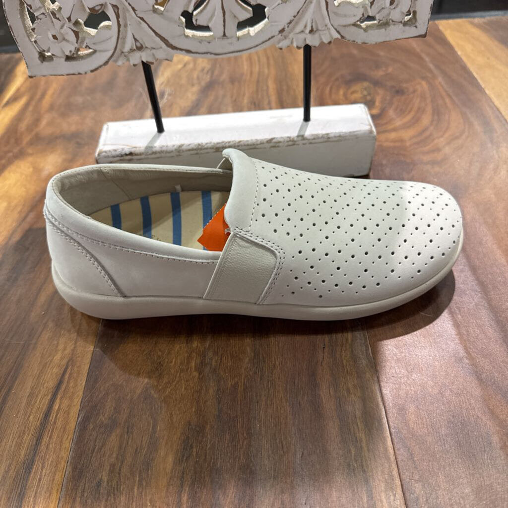 REVITALIGN,SLIP ON WHOLES,WHITE,7.5