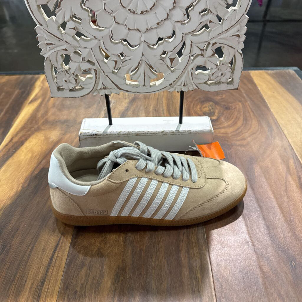SHU SHOP,NWT SNEAKER W/STRIPES,TAN/WH,7.5
