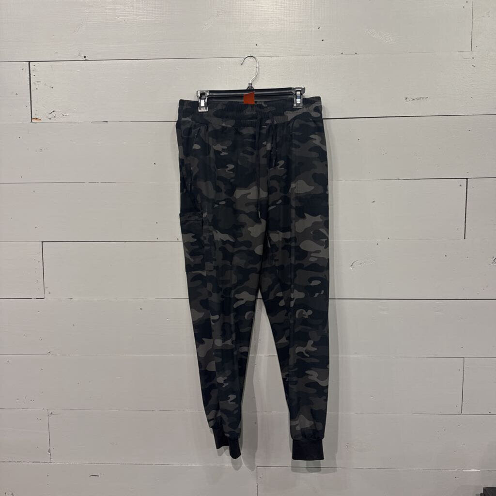 CHICO'S,CAMO WIND\ PANTS,CAMO,2.5r