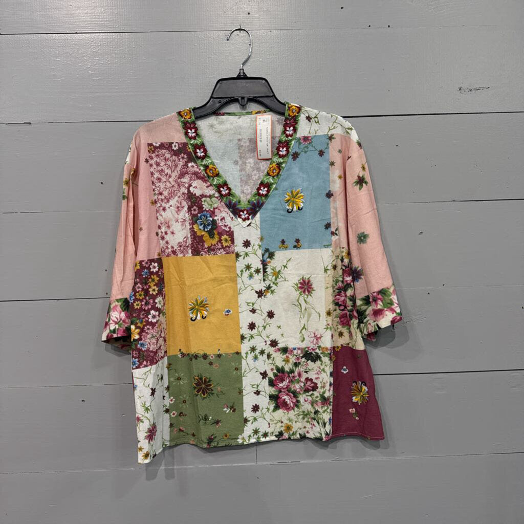 FLORAL PATCH TOP ,MULTI