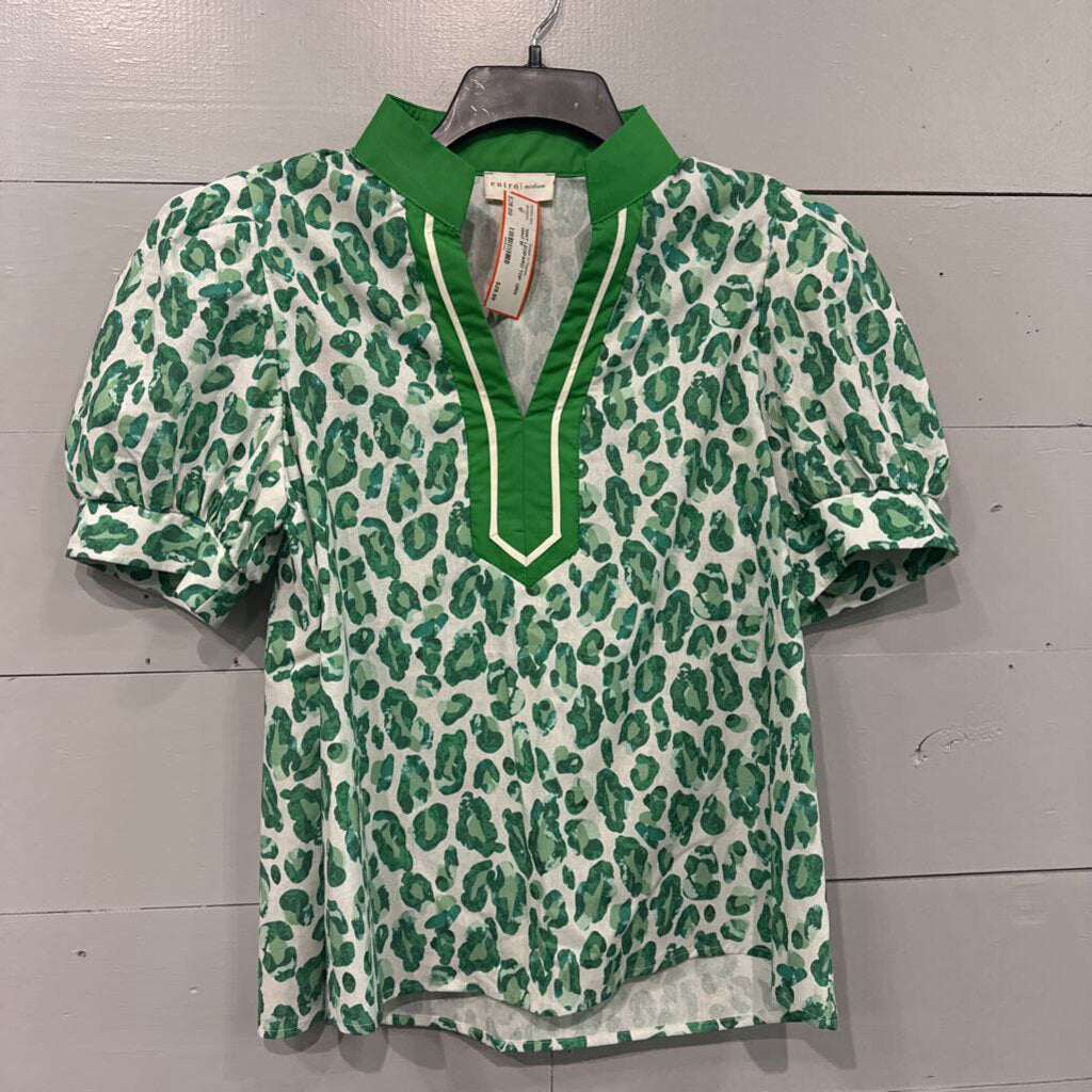 ENTRO,NWT LEOPARD TOP ,GRN WHT,M