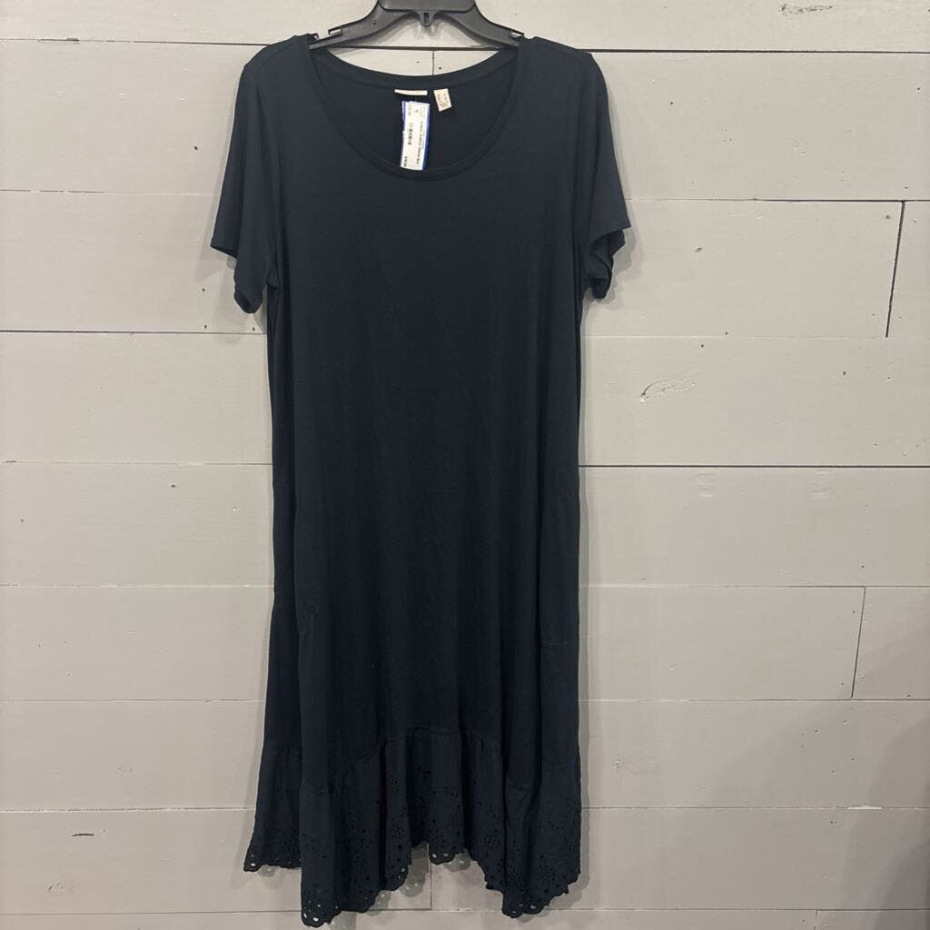 LOGO,EYELET RUFFLE DRESS,BLK
