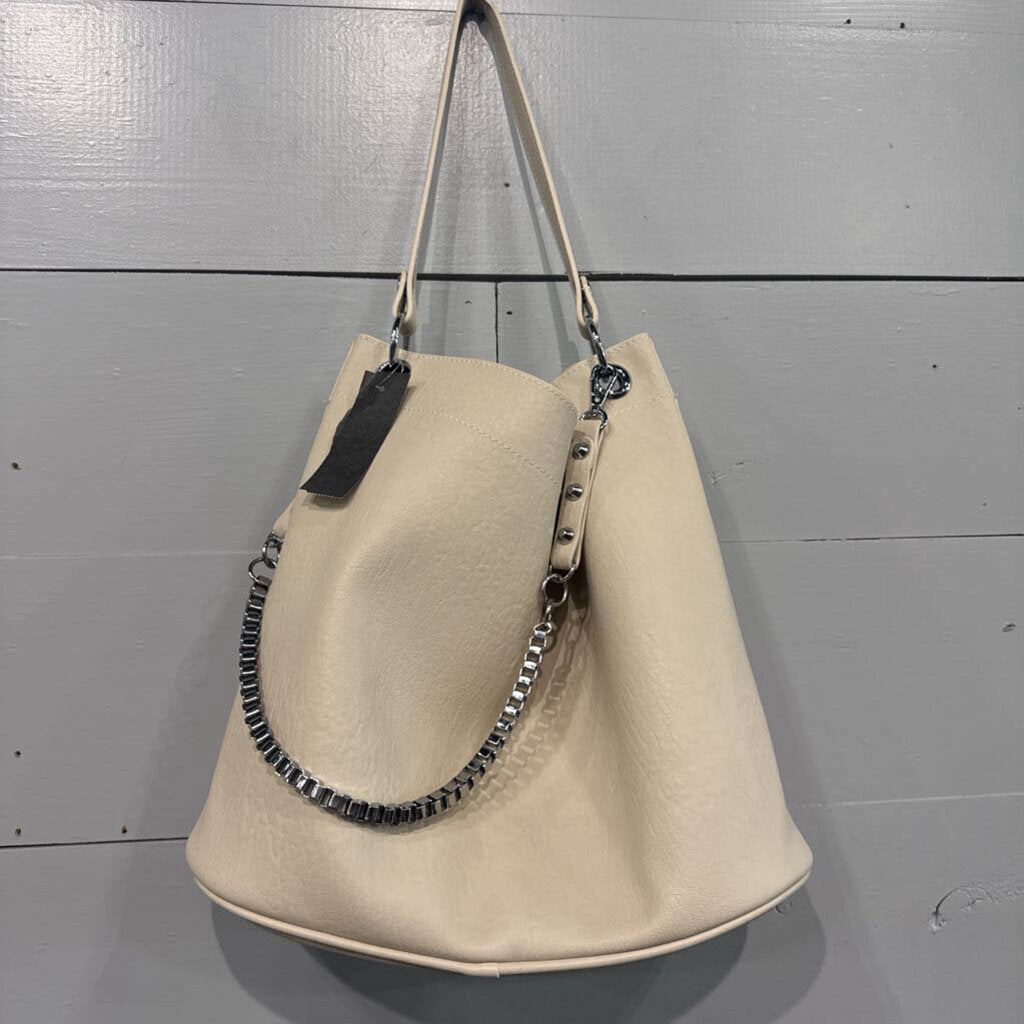 NEW CHAIN HANDBAG RETAIL $80,WHEAT