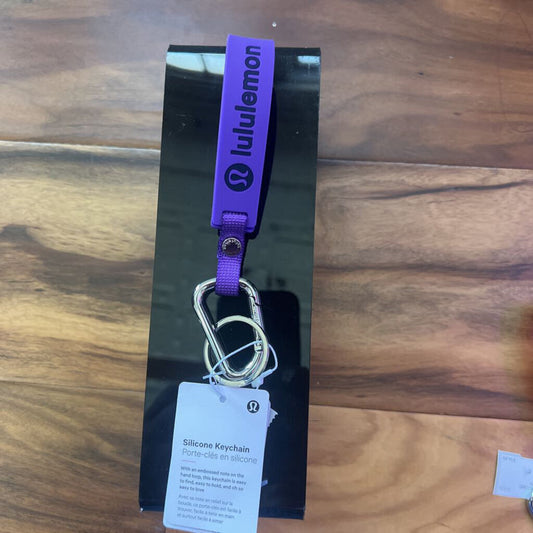 LULULEMON,LULU SILICONE KEYCHAIN,PURPLE