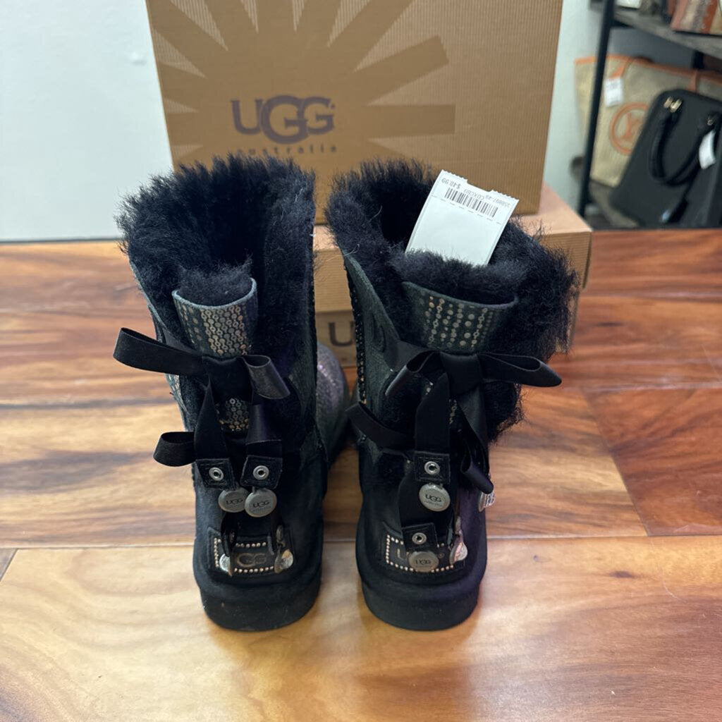 UGG,UGG Boots w/ Charms,Blk/Silver,6