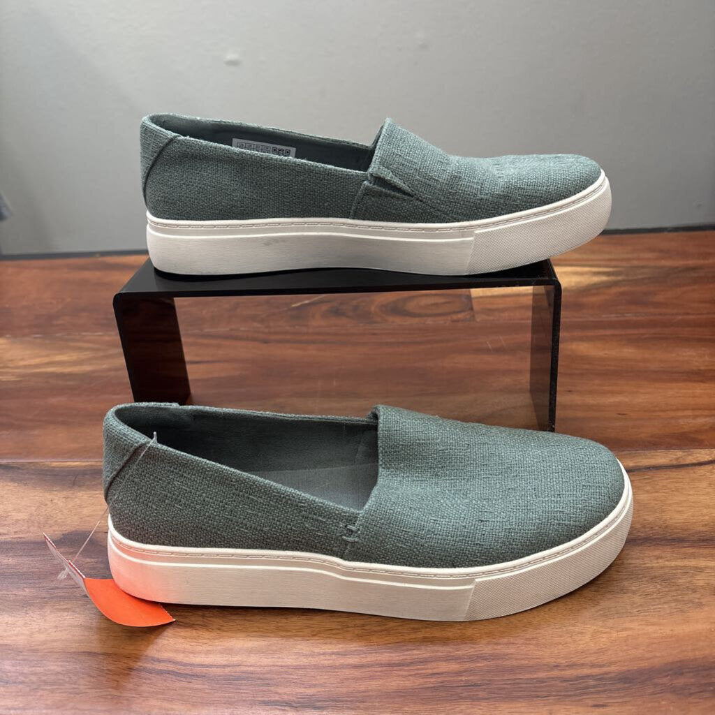 SLIP ONS,GREEN,5.5