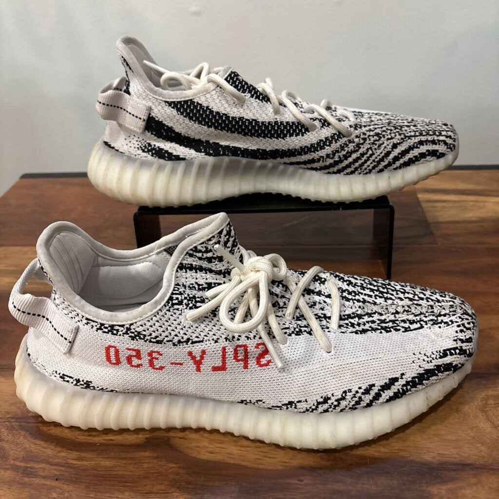 YEEZYS ,BLACK WHITE,10.5M/12W