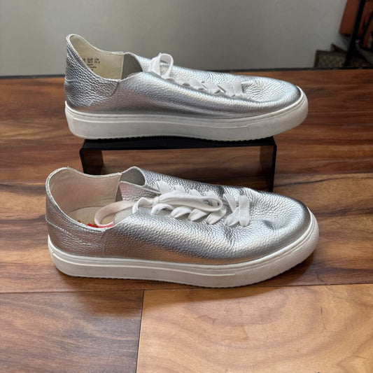 SAM EDELMAN,LEATHER SNEAKER ,SILVER ,8.5