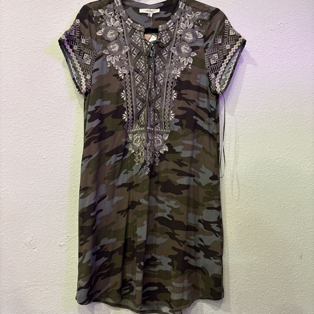 ANDREE,NWT CAMO FLORAL RESS,GRN ,S