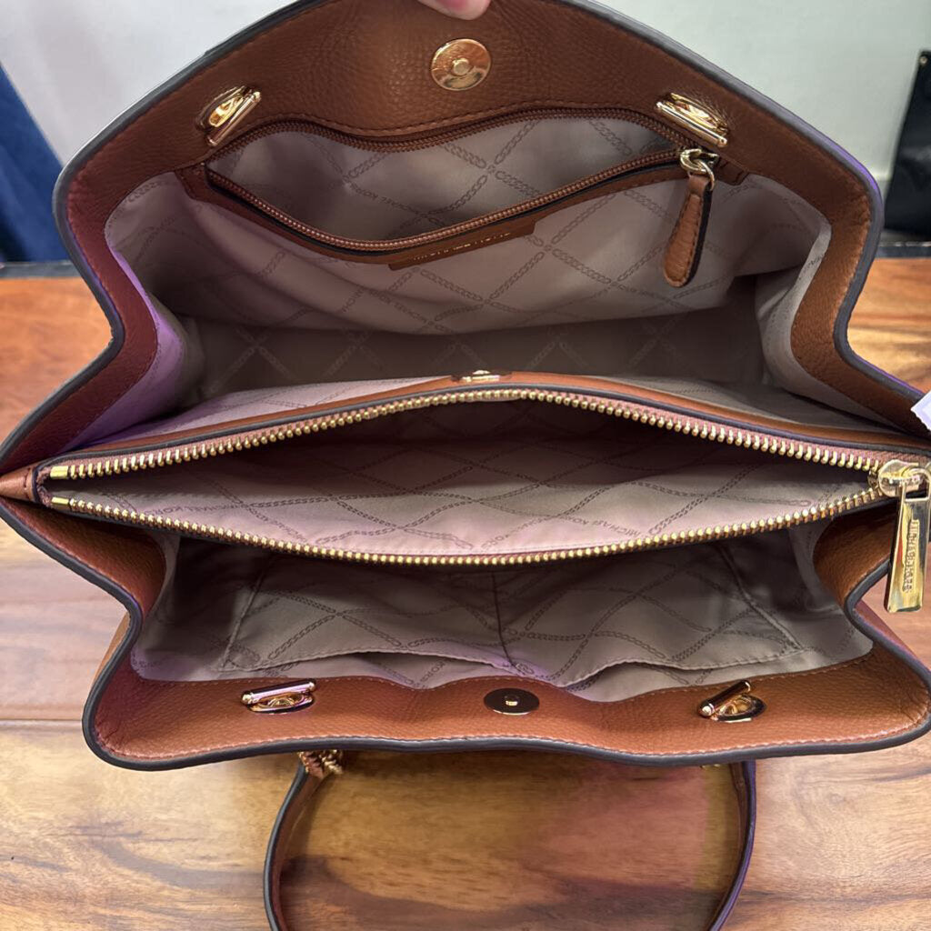 MK,NWT LEATHER SHOULDER BAG,BROWN