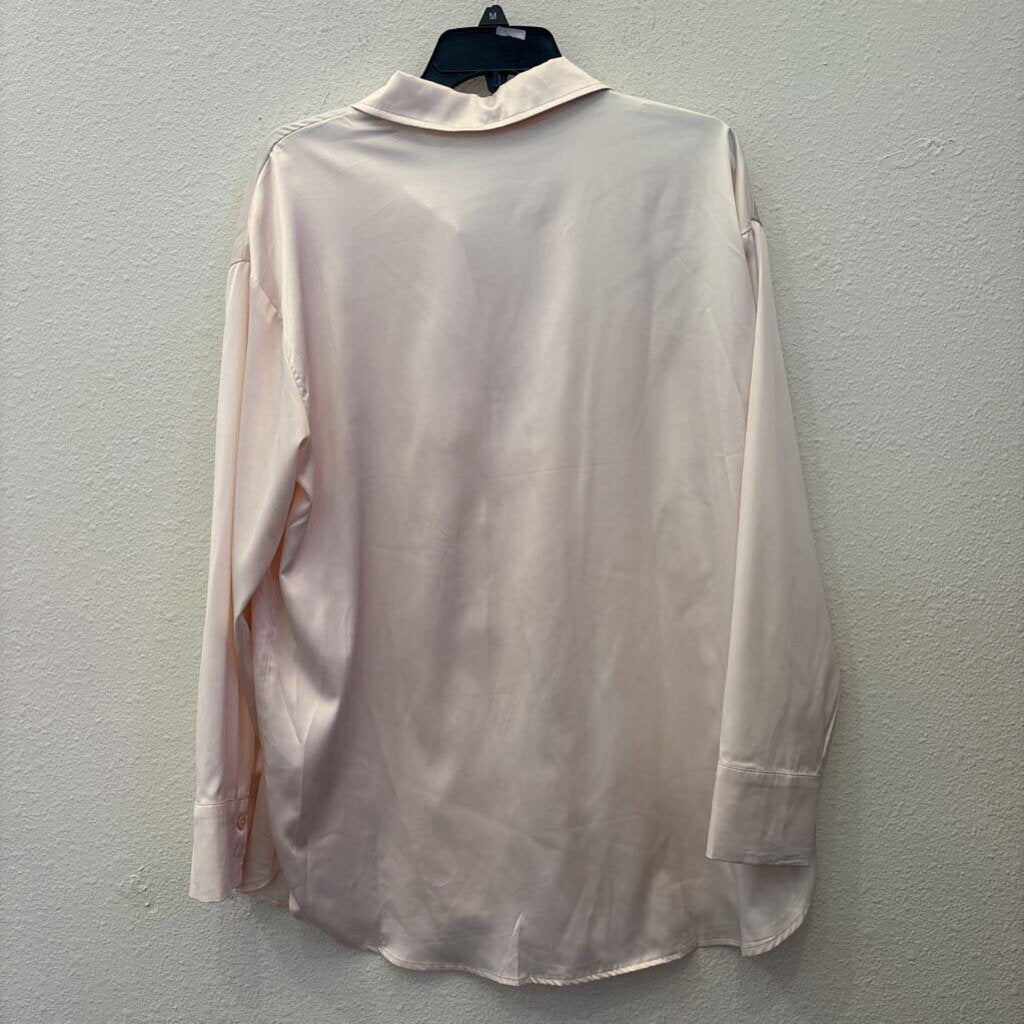 SPRING HAZE,NWT SILKY BUTTONUP TOP ,IVORY,L