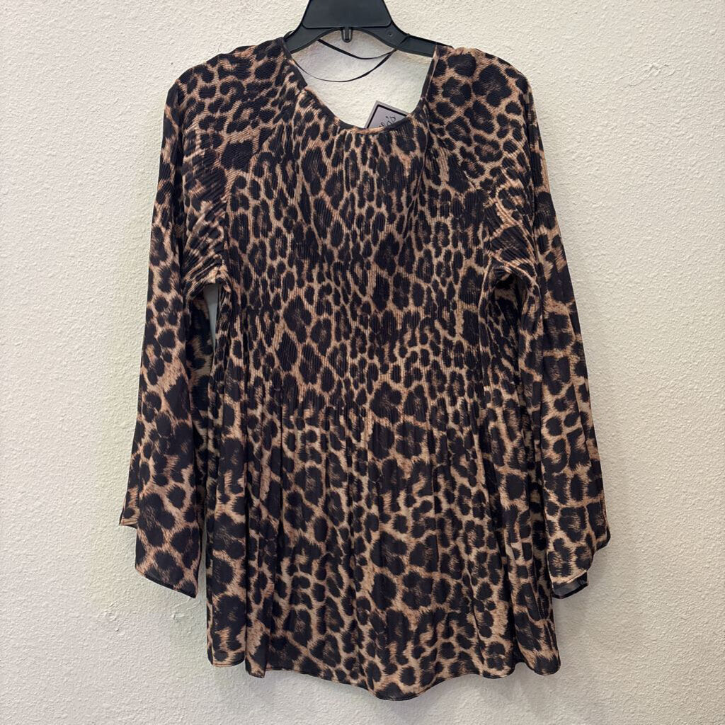 CHARLIE B,NWT FLOWY PLEATED TOP ,TAN/BLK,XL