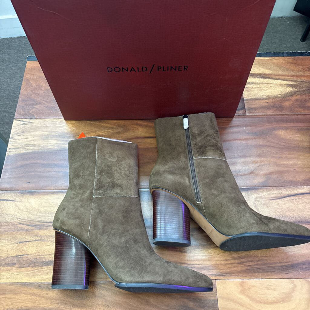 DONALD PLINER,NWT SUEDE BOOT ,BROWN ,10