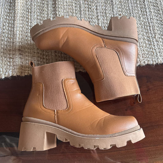 PINK LILLY,Chelsea boot,Camel,9