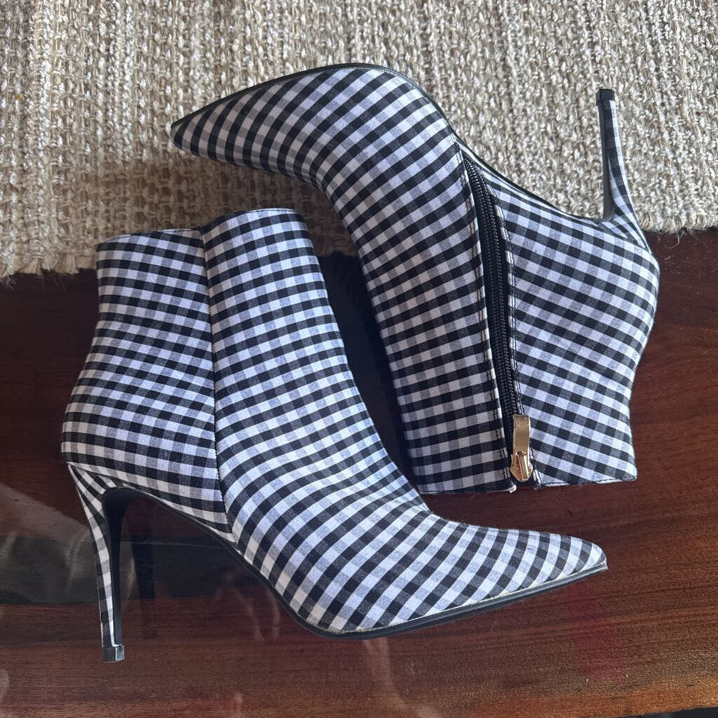 LULUS,New plaid heeled boot ,Black white,9