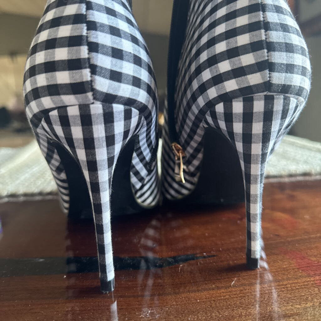 LULUS,New plaid heeled boot ,Black white,9