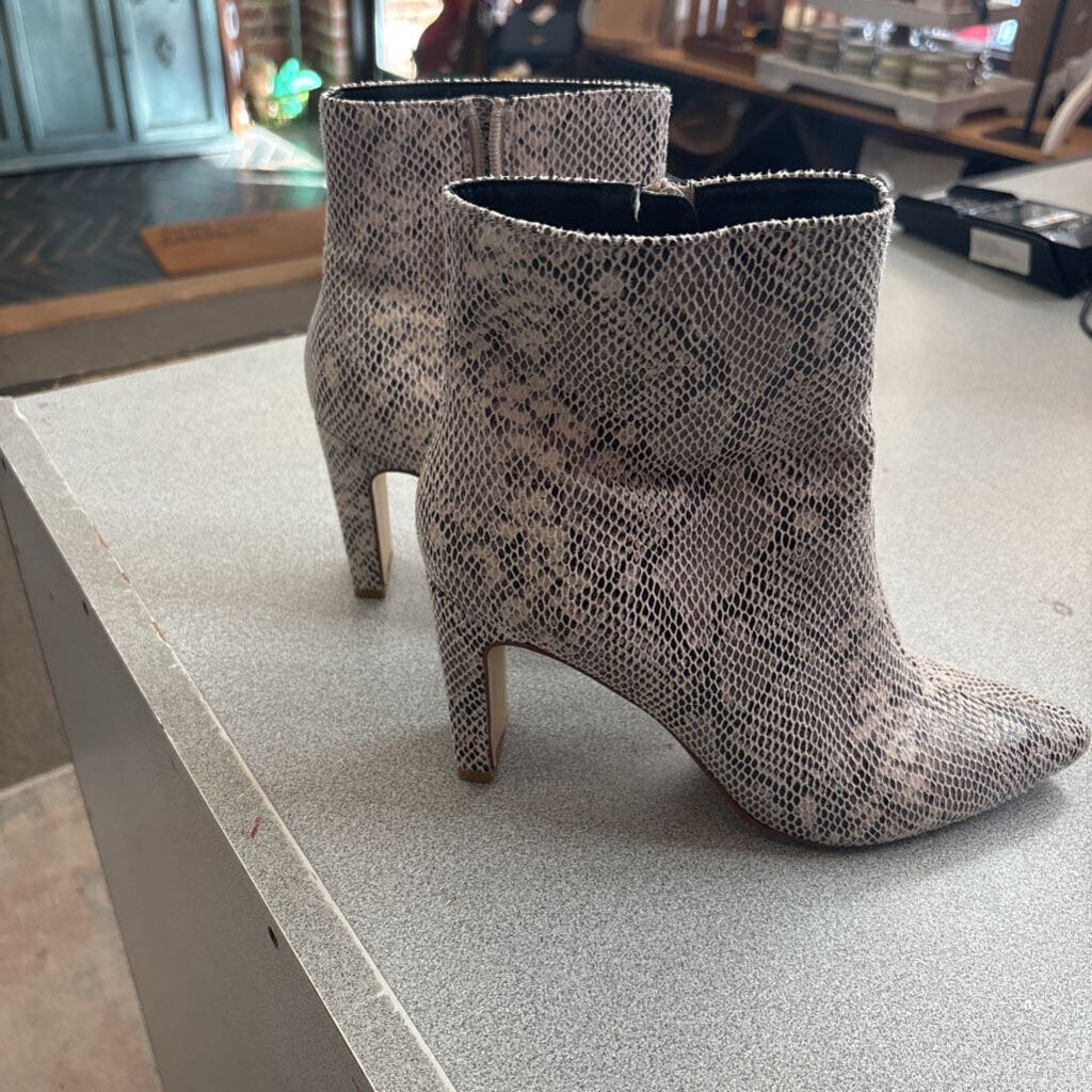 CHINESE LAUNDRY,HALF ZIPPER BOOTIE SNAKE , 8