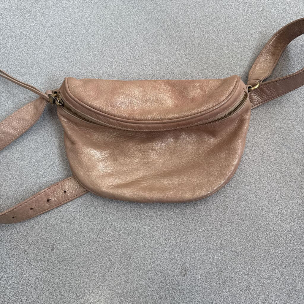 HOBO,LEATHER SHIMMER BELT BAG ,GOLD