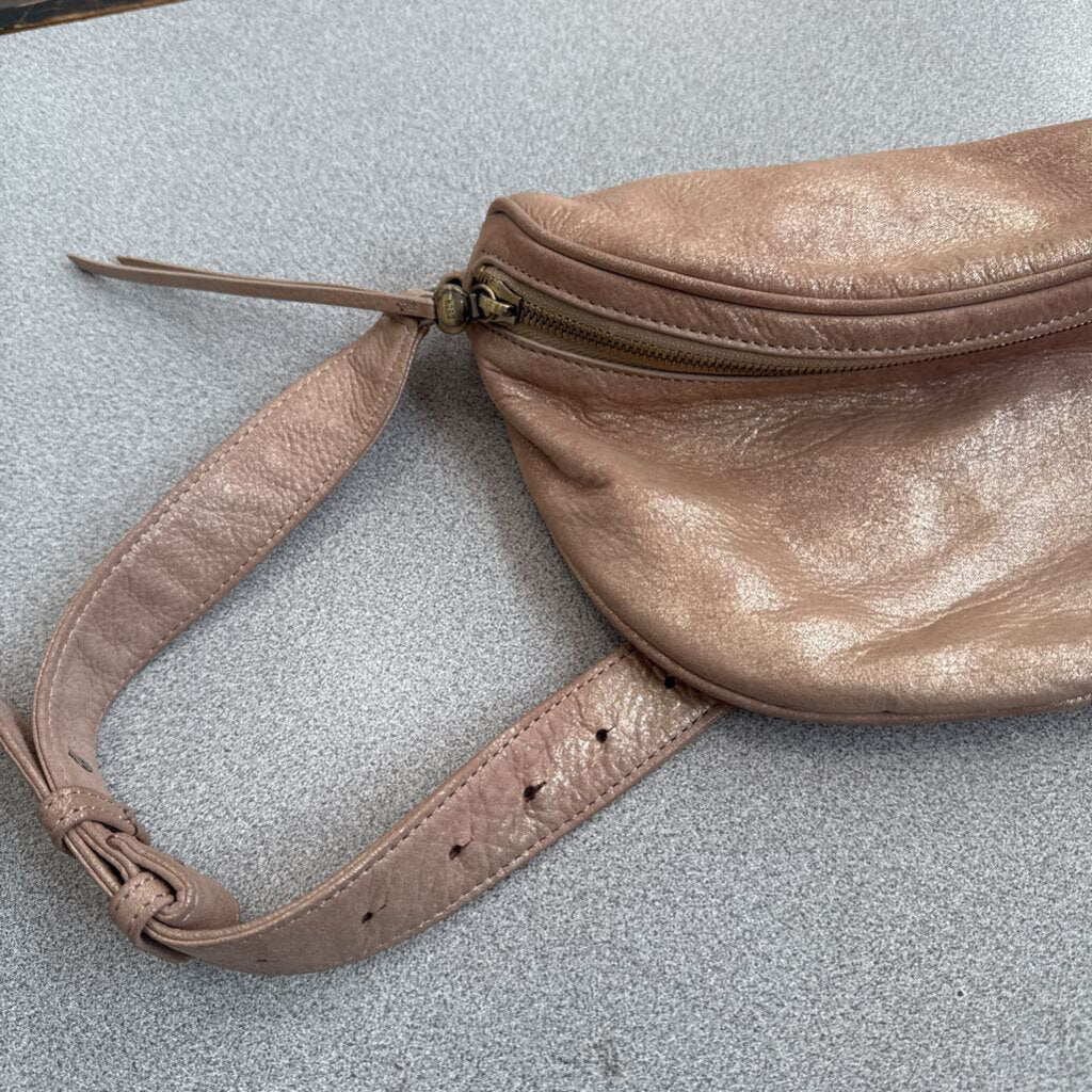 HOBO,LEATHER SHIMMER BELT BAG ,GOLD