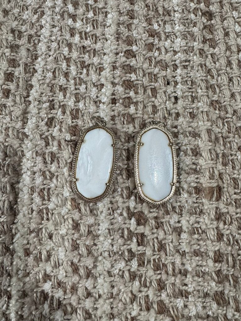KENDRA SCOTT,Ks big pendant earring ,Gold wht