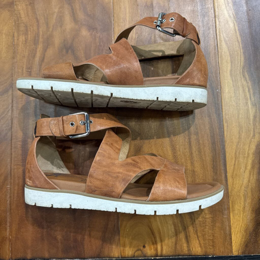 SOFT,LEATHER STRAP SANDAL ,CAMEL,9
