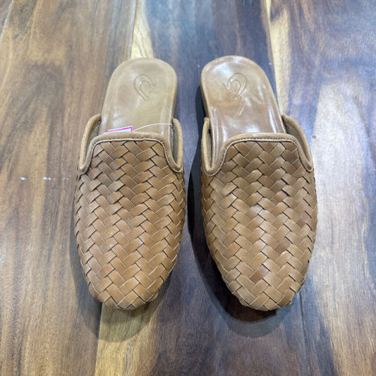 OLUKAI,OLUKAI MULE RETAIL $150 ,TAN,8.5