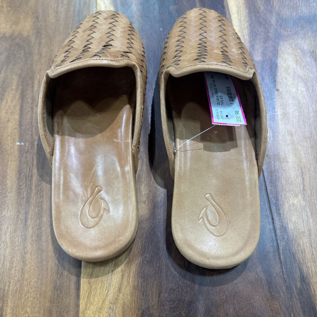 OLUKAI,OLUKAI MULE RETAIL $150 ,TAN,8.5