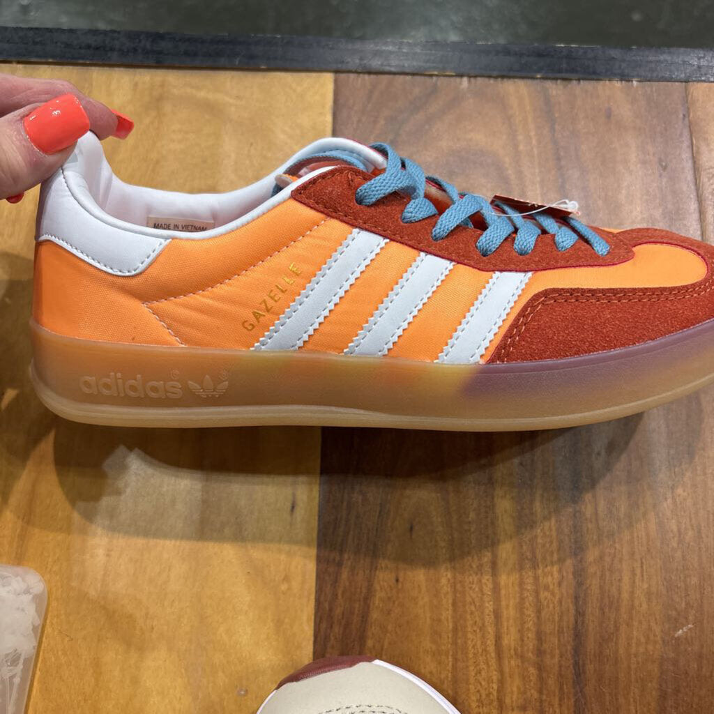 ADIDAS,TRENDY NWT ADIDASSNEAKER ,ORG BLUE MAROON ,5.5Y