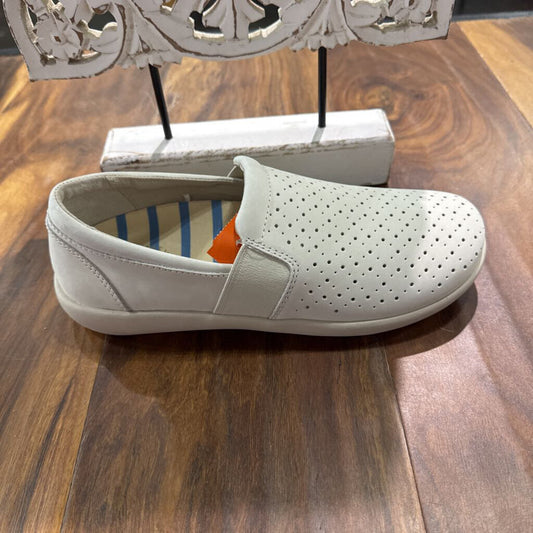 REVITALIGN,SLIP ON WHOLES,WHITE,7.5