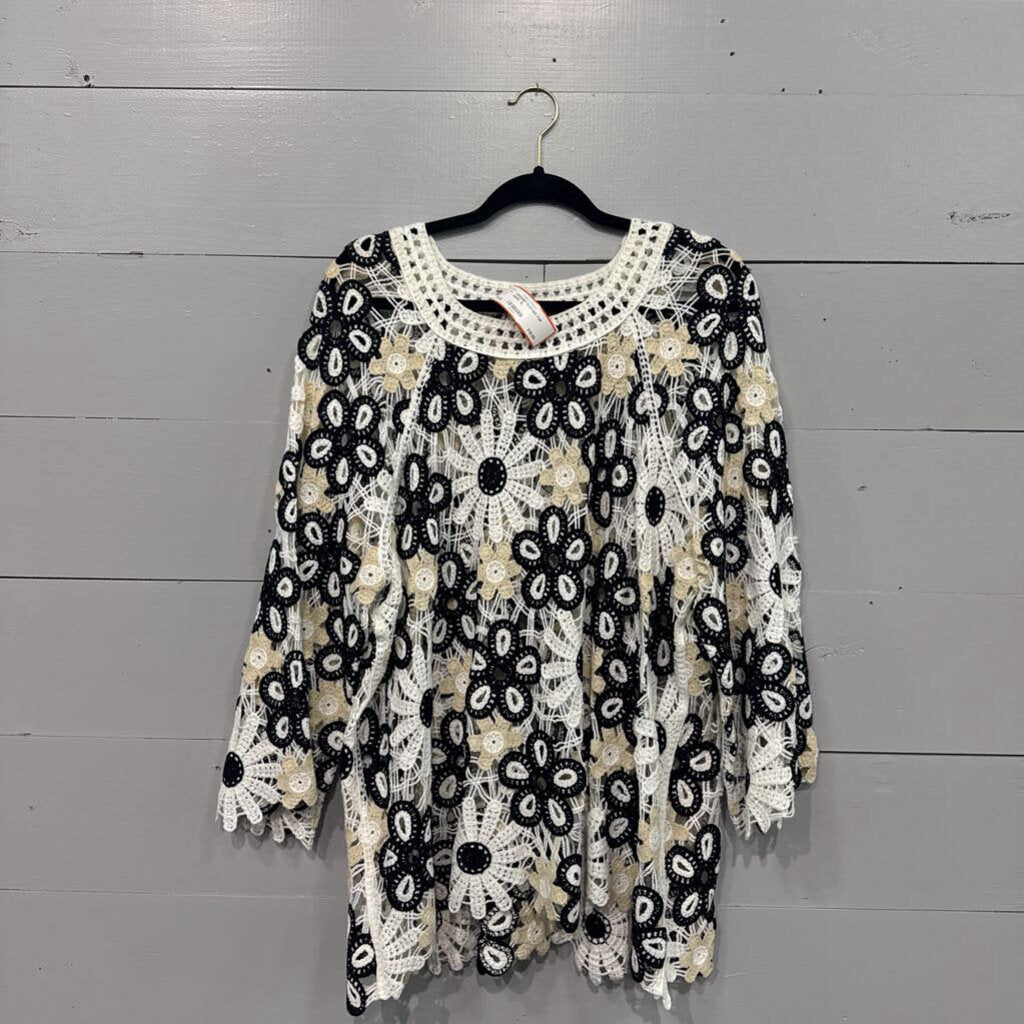 *CROCHET FLOWER TOP,WHITE ,XL
