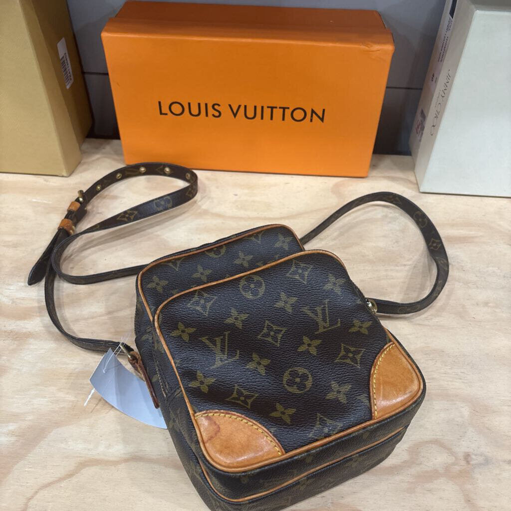Louis Vuitton,AUTHENTIC LV CROSSBODY HANDBAG ,MONO BRN