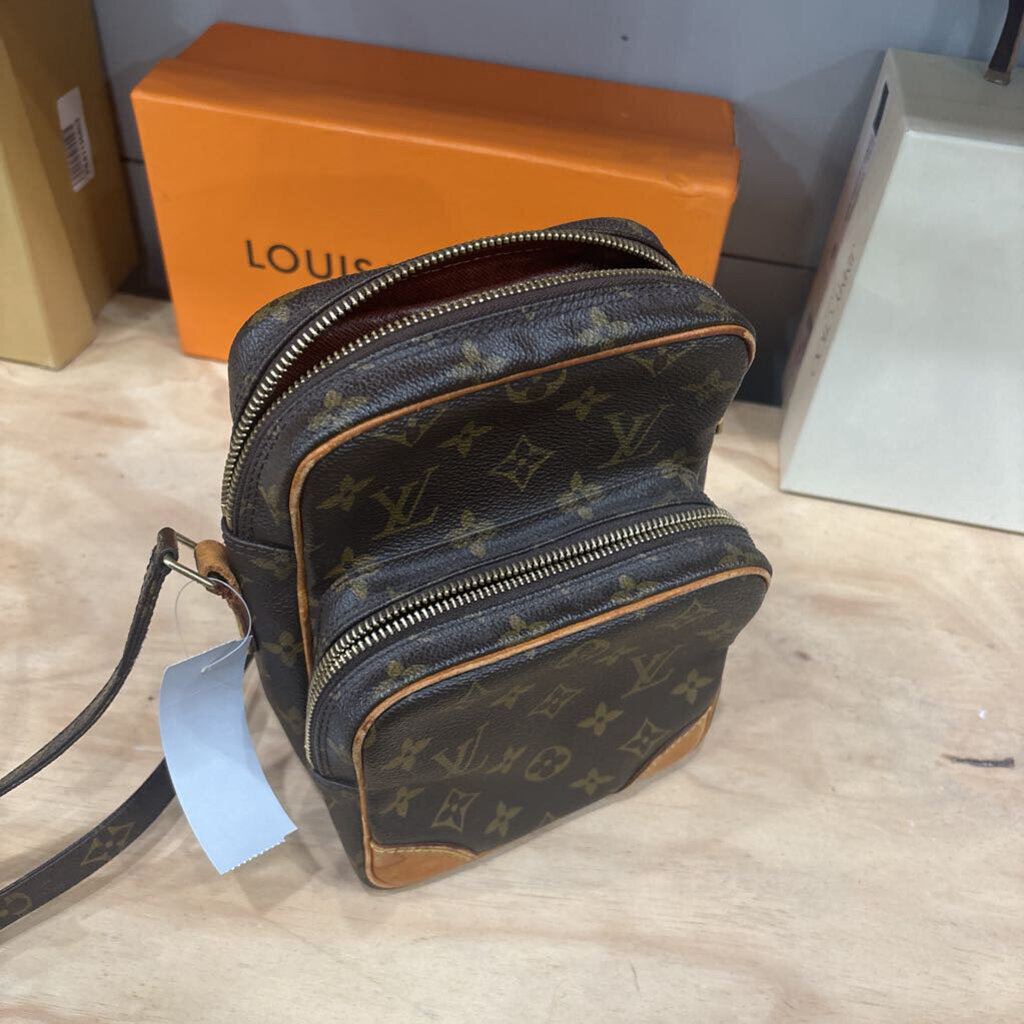Louis Vuitton,AUTHENTIC LV CROSSBODY HANDBAG ,MONO BRN