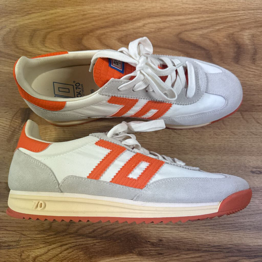 BACK 70,NEW TRENDY SNEAKER RETAIL $159,ORG WHT,39