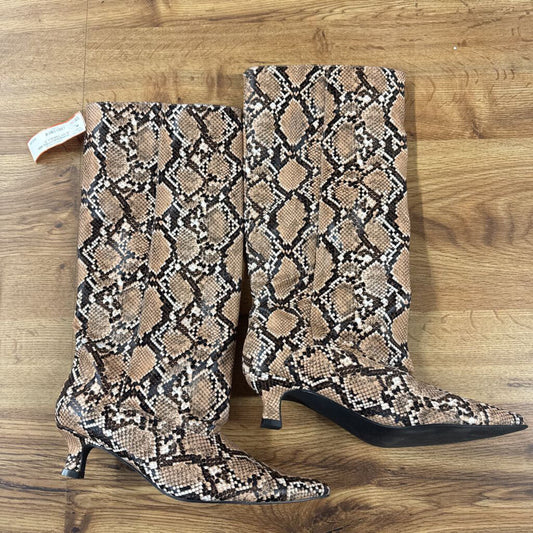 LULUS,SNAKESKIN KITTEN HEEL BOOT,TAN BLK ,9
