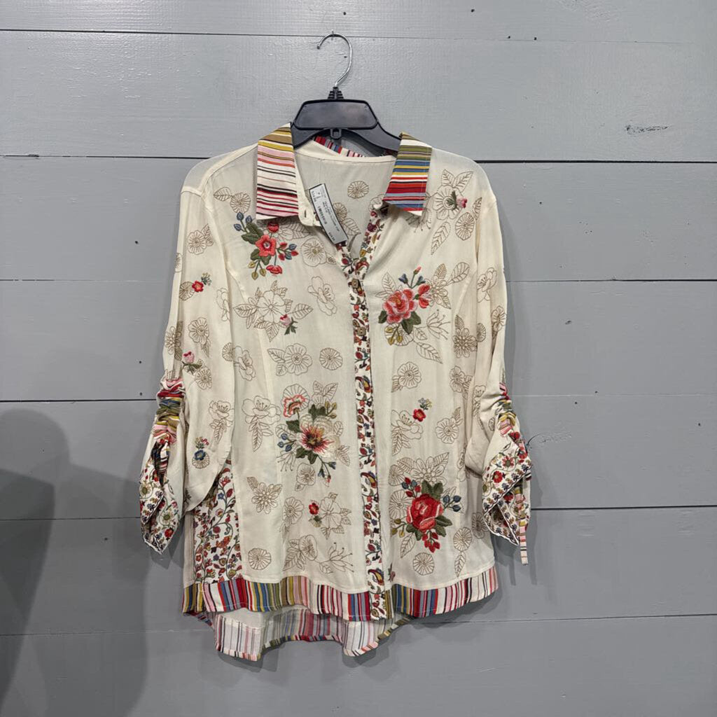 JOHN MARK,TEXTURED FLOWER TOP ,MULTI,M