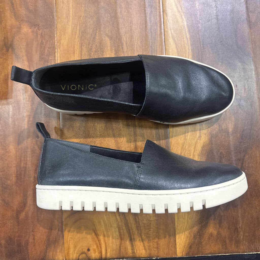 VIONIC,UPTOWN ALINE LOAFER RETAIL $129,BLK WHT ,9