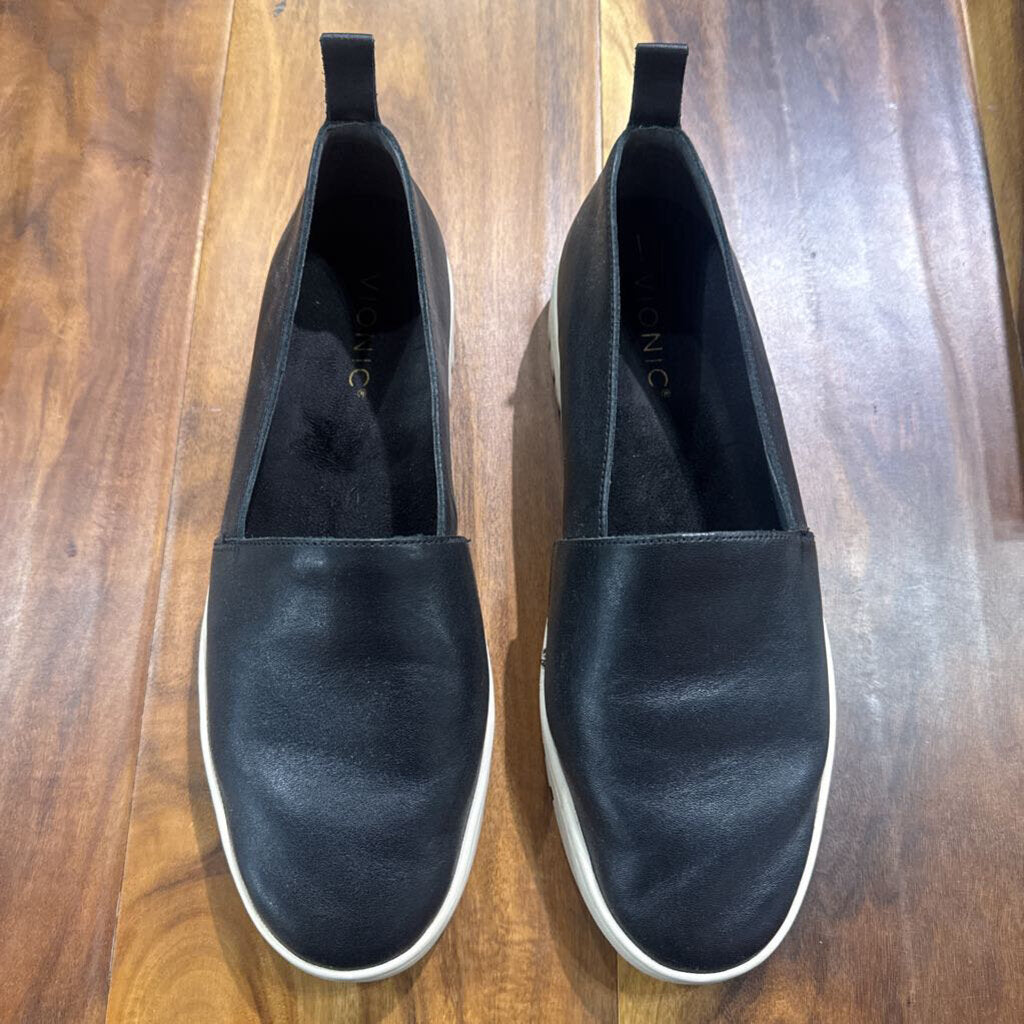VIONIC,UPTOWN ALINE LOAFER RETAIL $129,BLK WHT ,9