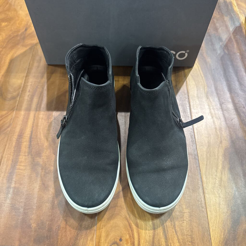 ECCO,ZIP BOOT SNEAKER RETAIL $170,BLK WHT ,9