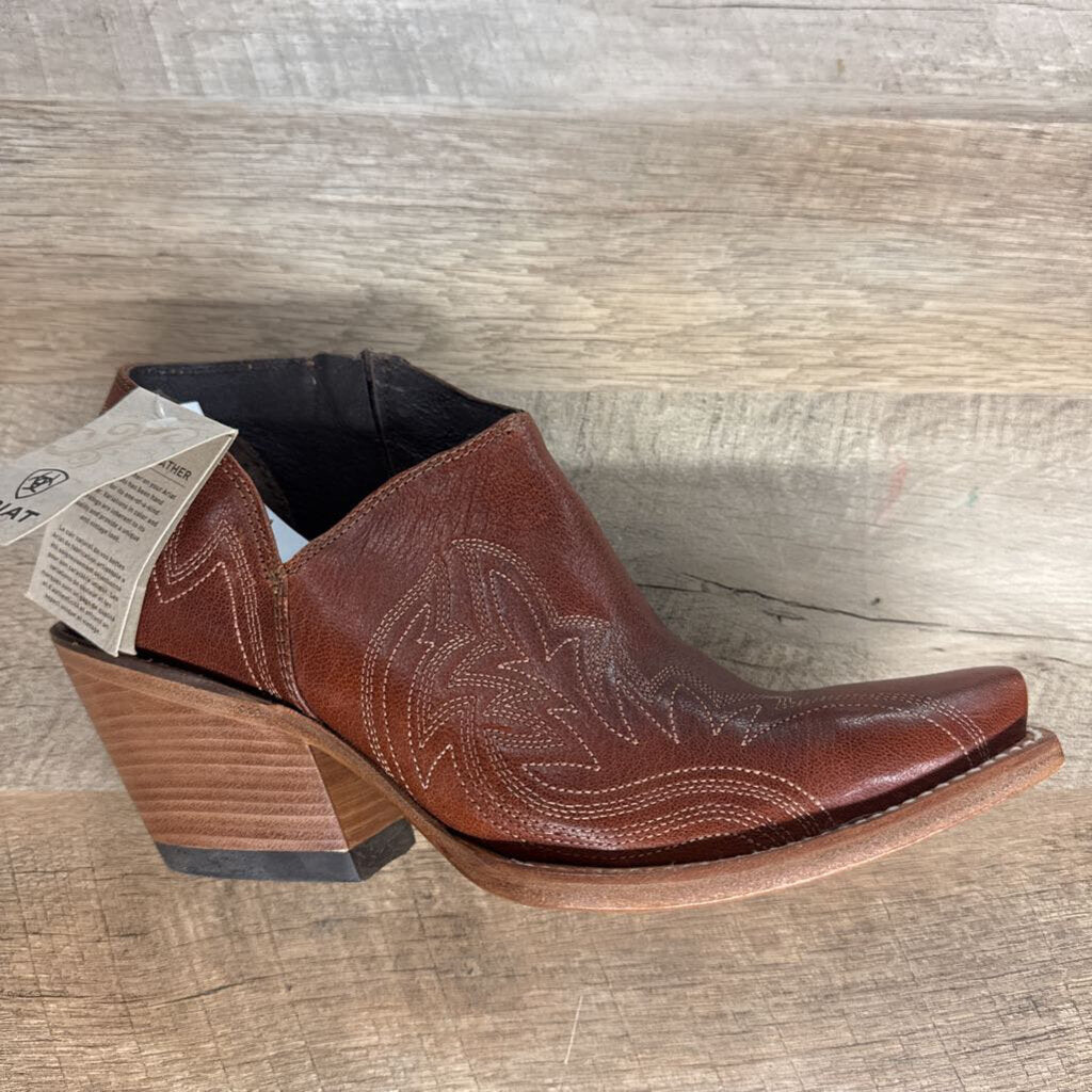 ARIAT,NWT SHORT COWBOY BOOTIE RETAIL $210,BRN ,8.5